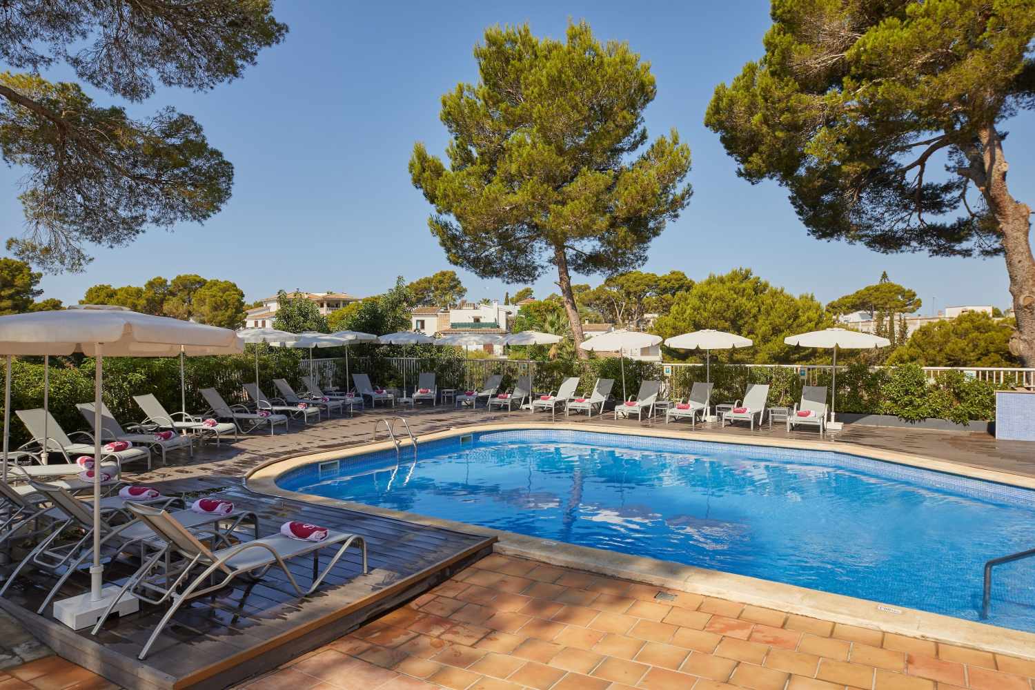 Adults only 18+LiggingDit hotel ligt in de badplaats El Arenal op Mallorca