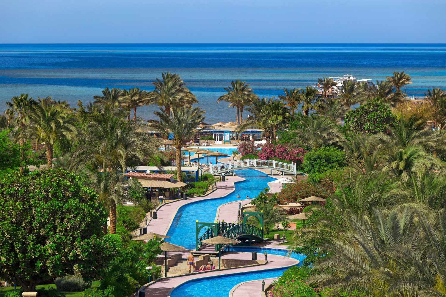 LiggingHet hotel ligt op ongeveer 10 km van El Gouna