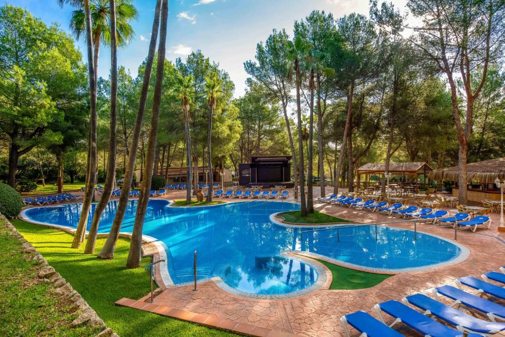 LiggingValentín Grand Park ligt in Peguera aan de zuidwestkust van Mallorca