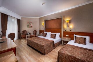 LiggingWell Palace Side ligt in een levendig gedeelte van Side