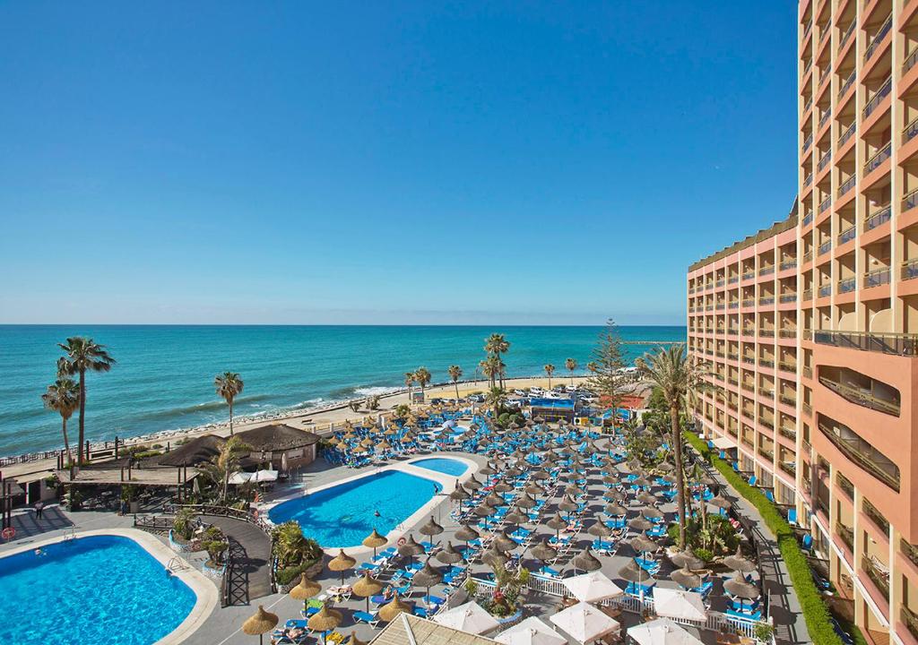 LiggingSunset Beach Club Benalmádena ligt direct aan het strand. In de directe omgeving zijn diverse winkels