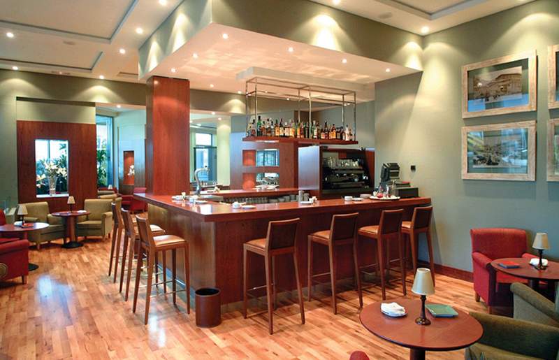 LiggingDit hotel uit de hogere klasse ligt in het recreatiegebied van Alcobendas