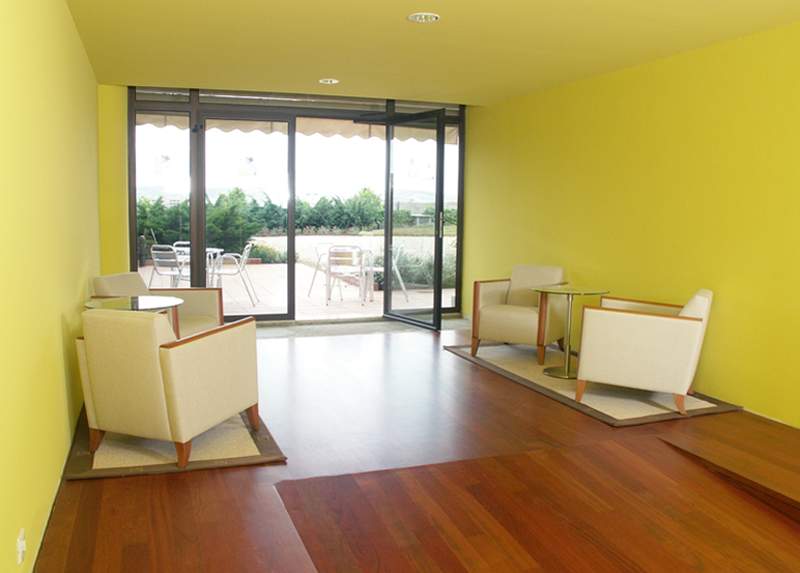 LiggingDit hotelcomplex ligt in het recreatiegebied van Sabadell. In de directe omgeving van het hotel vindt u mogelijkheden om te winkelen en een halte van het openbaar vervoer. De dichtstbijzijnde restaurants