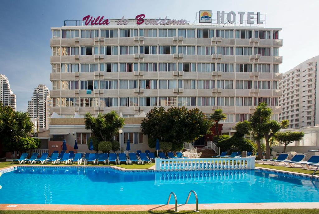 LiggingDit hotel ligt in een levendige wijk van Benidorm