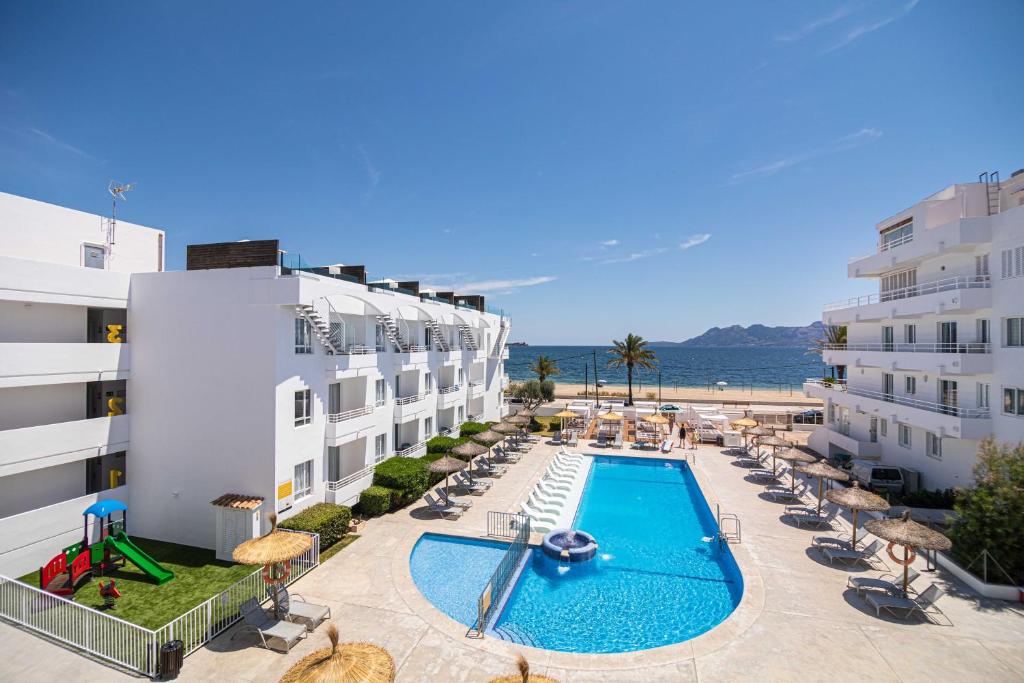 LiggingCabot Hobby Club Apartments bevindt zich in Puerto de Pollença