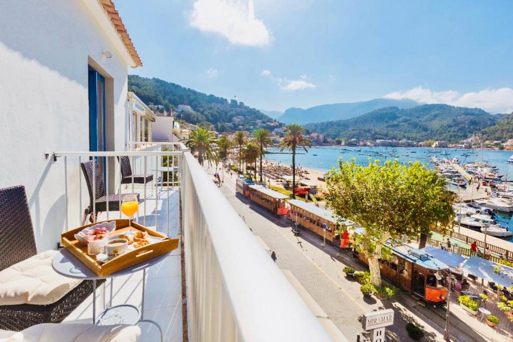 LiggingHotel Miramar ligt direct aan de promenade van Port de Sóller