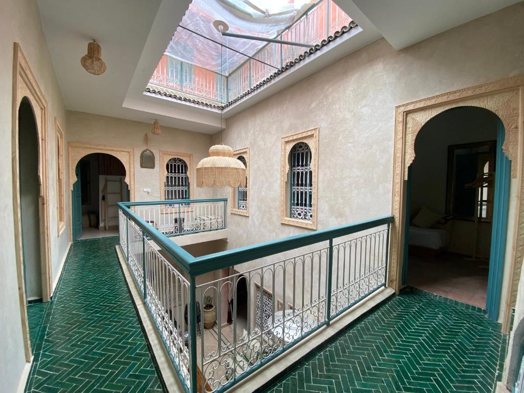 LiggingRiad 7 Saints ligt in de Bab Taghzout buurt van de medina