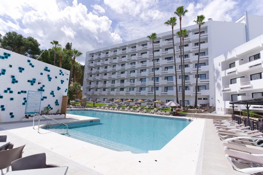 LiggingBLUESEA Al Andalus ligt in Torremolinos aan de Costa del Sol