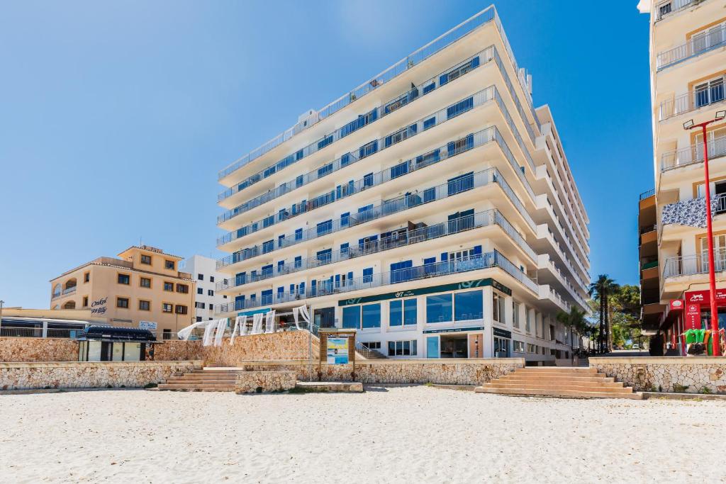 LiggingO7 Colombo ligt direct aan het strand Cala Moreia