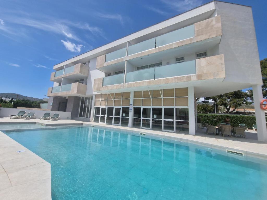 LiggingHet hotel ligt op ongeveer 200 meter van het zandstrand en dichtbij winkels & restaurants.HotelfaciliteitenTot de faciliteiten van het complex behoren een buitenzwembad