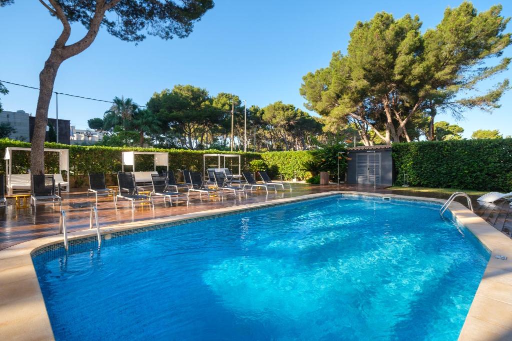 LiggingHotel Tres Torres ligt in de badplaats Playa de Palma op Mallorca
