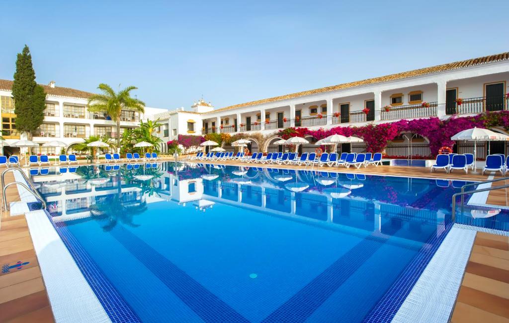 LiggingGlobales Cortijo Blanco bevindt zich in San Pedro de Alcántara