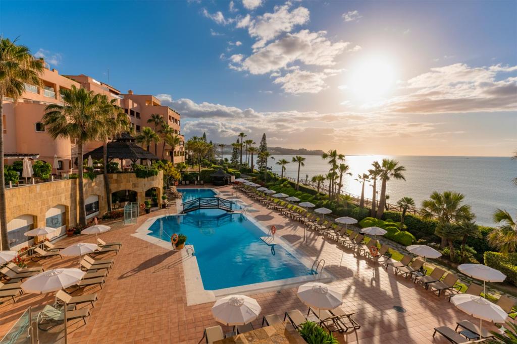 LiggingHotel Elba Estepona Gran Hotel & Thalasso Spa is een luxe vijfsterrenhotel aan de Costa del Sol in Estepona
