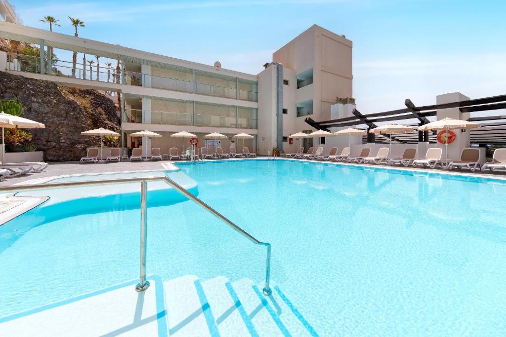 LiggingDe appartementen liggen in een winkelzone met talrijke winkelmogelijkheden