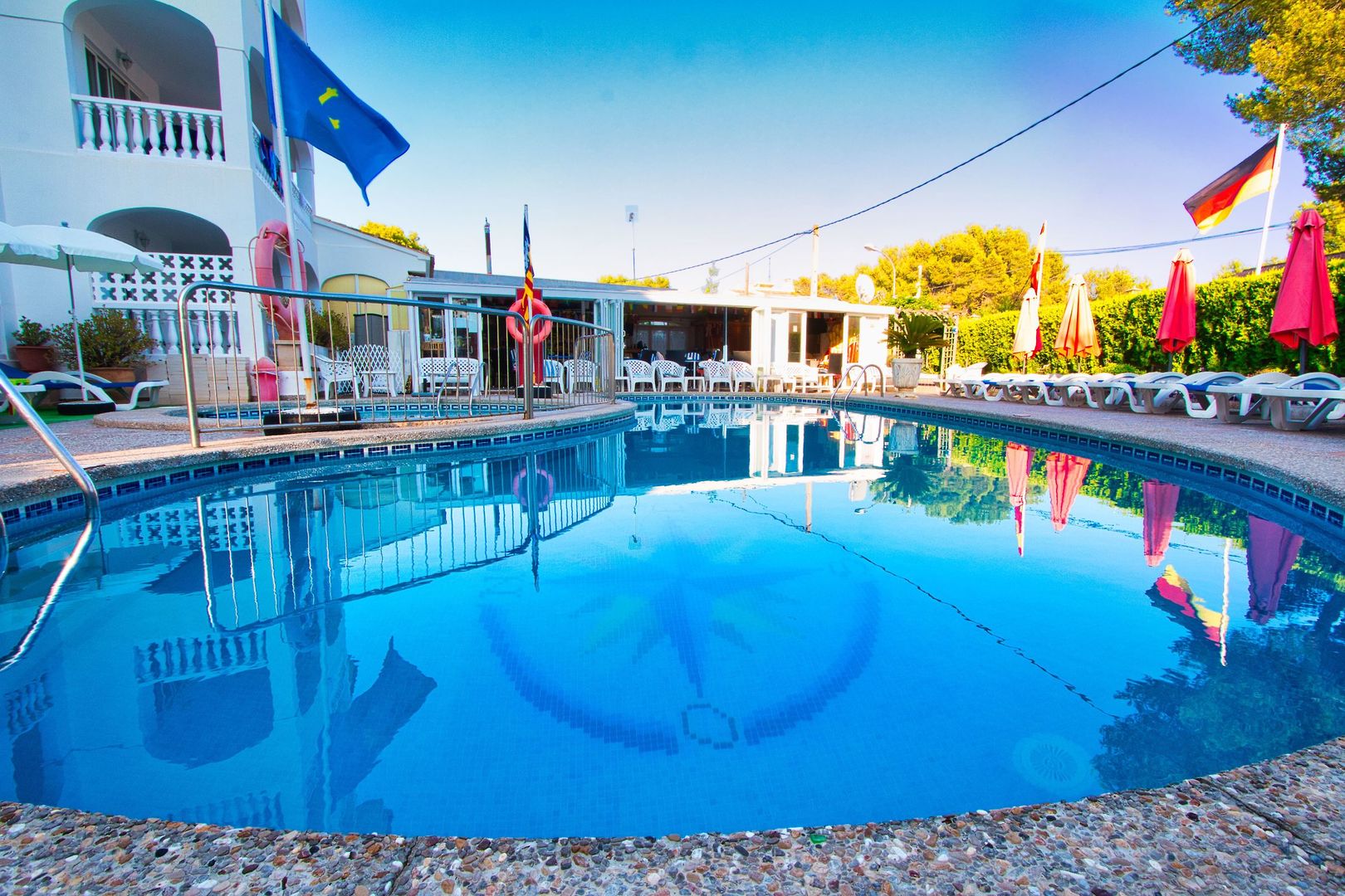 LiggingAtalaya Bosque ligt in de rustige badplaats Peguera aan de zuidwestkust van Mallorca