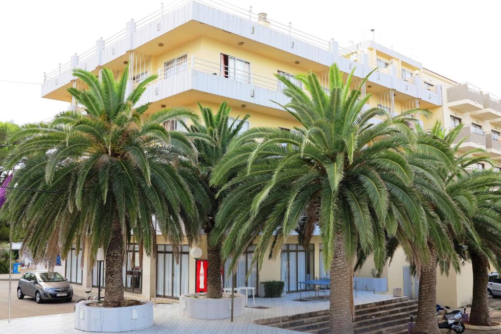 LiggingHostal Beijuan ligt in het centrum van Alcúdia