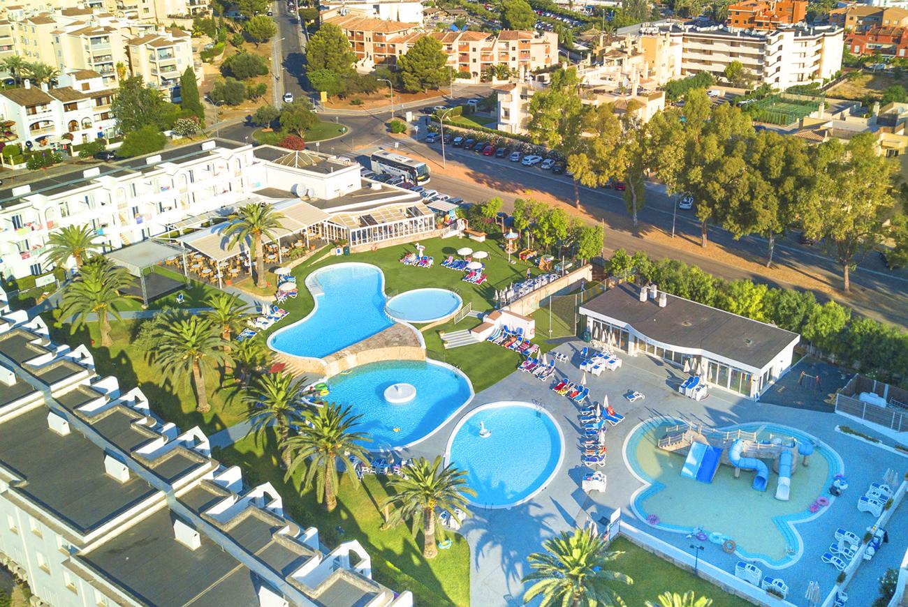 LiggingJutlandia Family Resort bevindt zich in Santa Ponsa aan de zuidwestkust van Mallorca