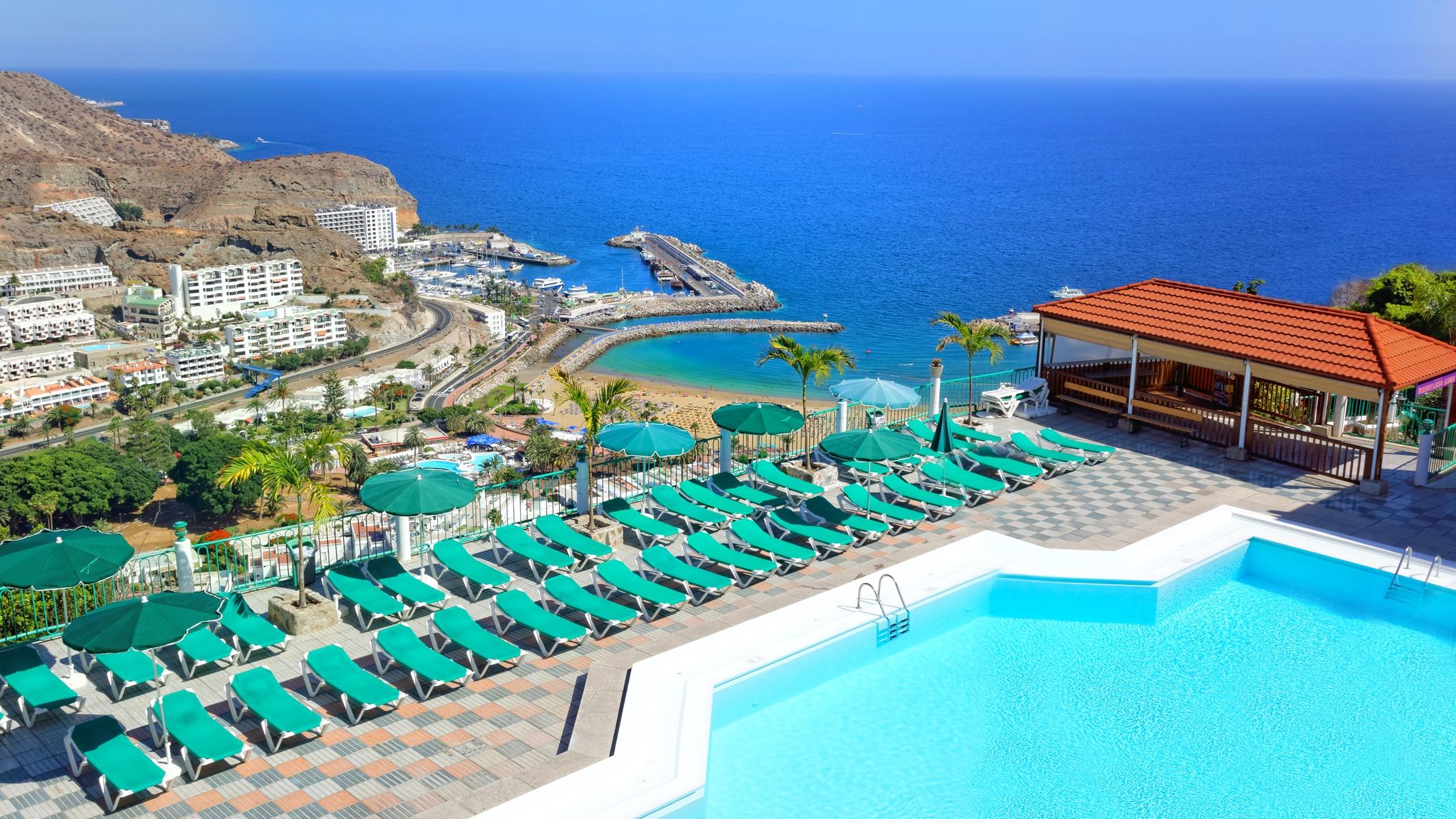 LiggingApartamentos Monteparaiso ligt op een heuvel in Puerto Rico op Gran Canaria