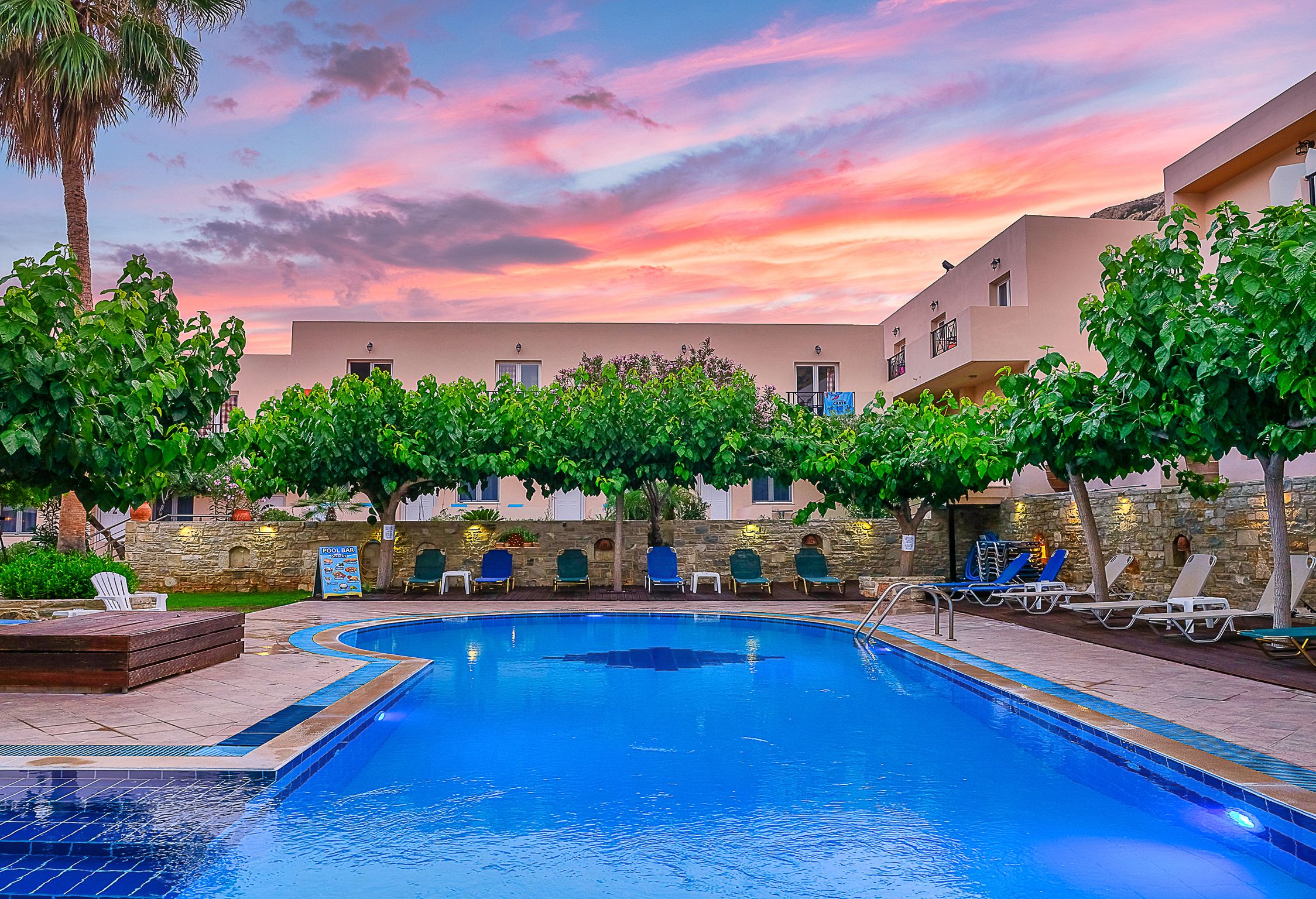 LiggingDit hotel begroet de gasten in Matala. HotelfaciliteitenAan de receptie in de ontvangstruimte staat het vriendelijke personeel de gasten met raad en daad bij. Verschillende faciliteiten en diensten - zoals een kluis