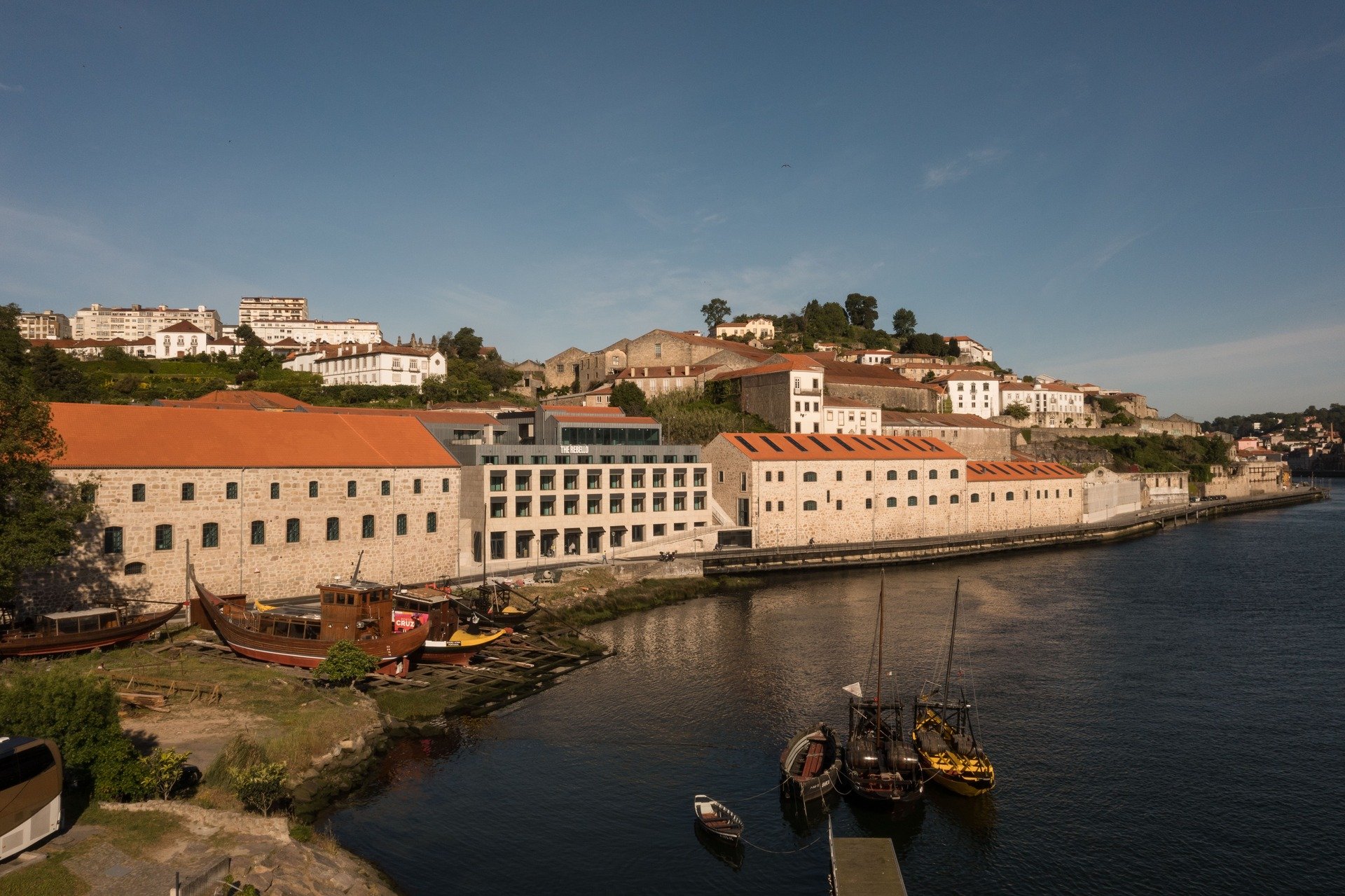 LiggingThe Rebello Hotel & Spa ligt in het centrum van Porto