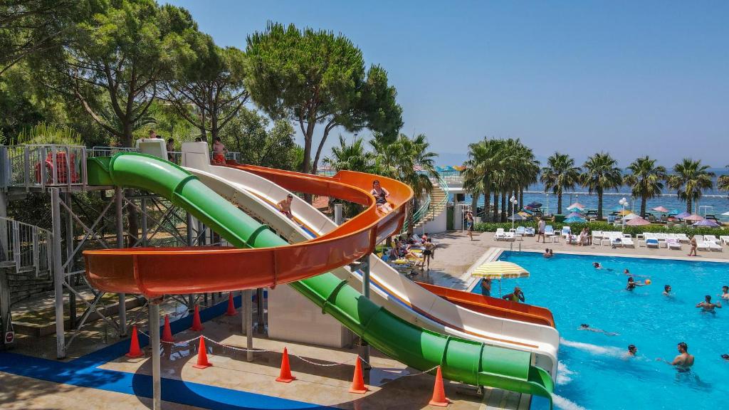 LiggingHet hotel ligt op slechts 1