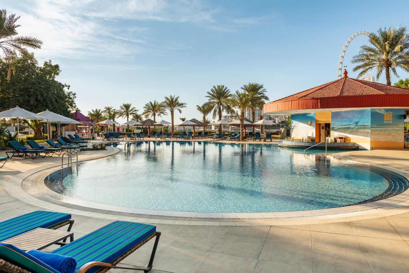 LiggingSheraton Jumeirah Beach Resort ligt direct aan het beroemde Jumeirah Beach