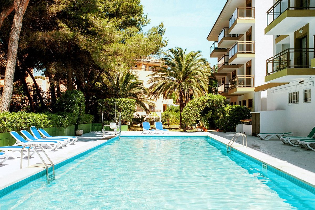 LiggingHet hotel bevindt zich in het hart van Cala Ratjada op Mallorca